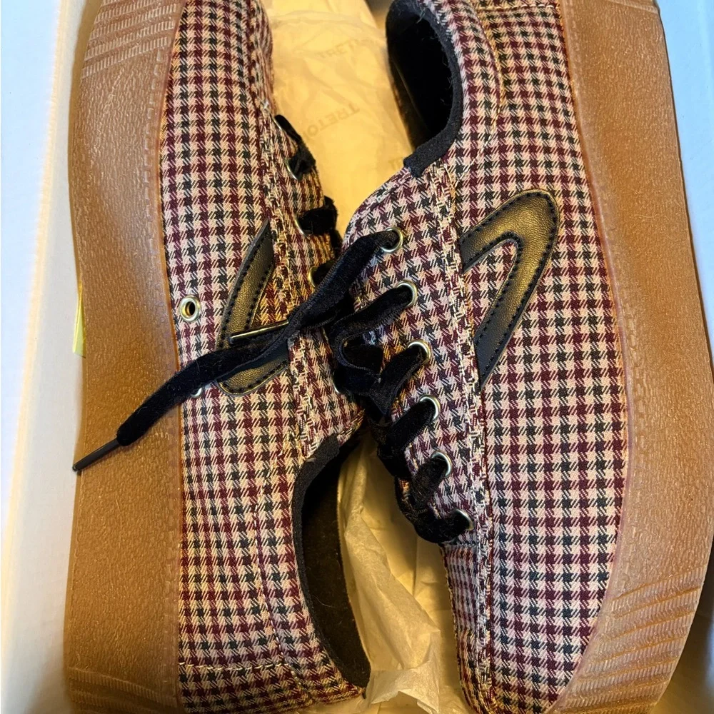 Tretorn Nylite Plus Bold Wine Canvas Sneaker - Picture 1 of 4
